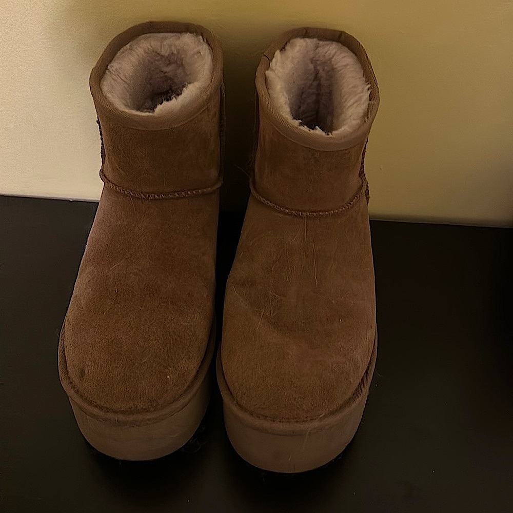 Gorgeous and trendy UGG platforms - Sold out everywhere!